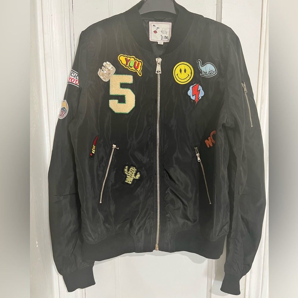It Girl Black Jacket With Patches Size XL Lined  Zip Front  Very Unique